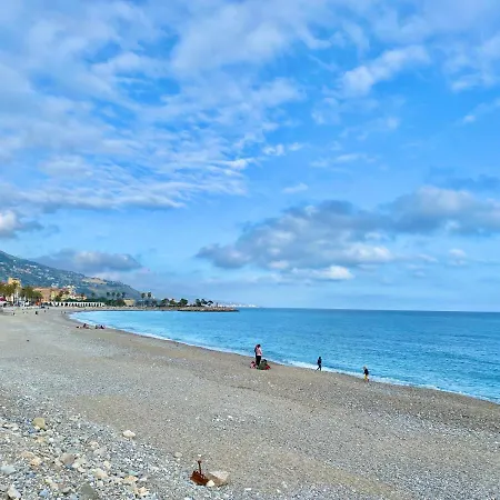 Bioves En Duplex-climatisation-centre Ville-plage * مينتون